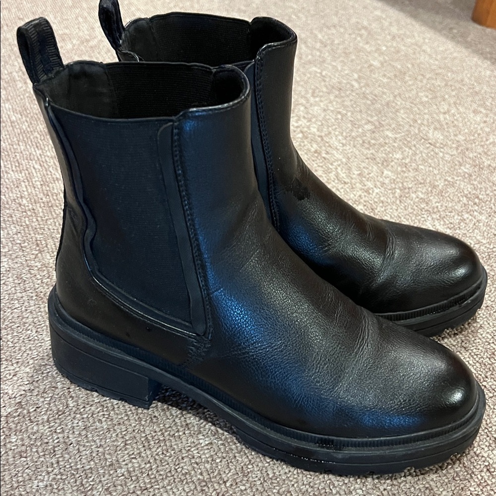 Black Faux Leather Chelsea Ankle Boots with lug sole size 8.5
